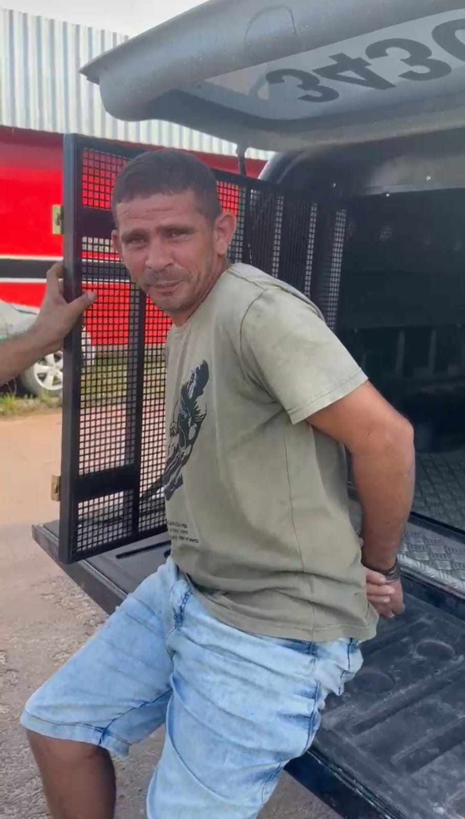 Foragido por homicídio em Tailândia se entrega e diz que matou para se defender