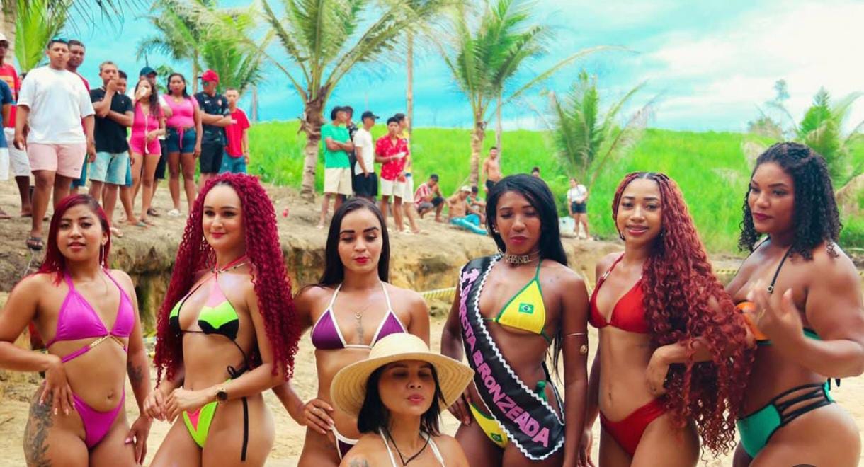 Garota Bronzeada 2025: Alana Caroline, de Tailândia, conquista a faixa em concurso com candidatas de várias comunidades