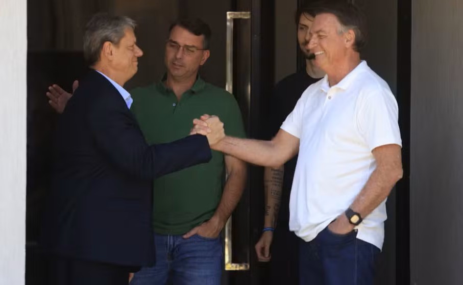 Tarcísio defende anistia para pacificar o país após visita a Bolsonaro