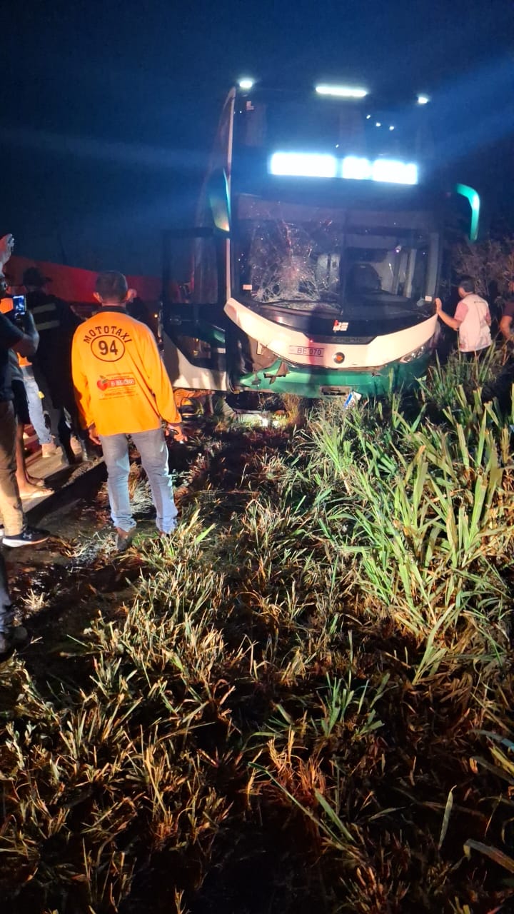 Mototaxista morre em acidente após ser atingido por ônibus na PA-150, em Tailândia