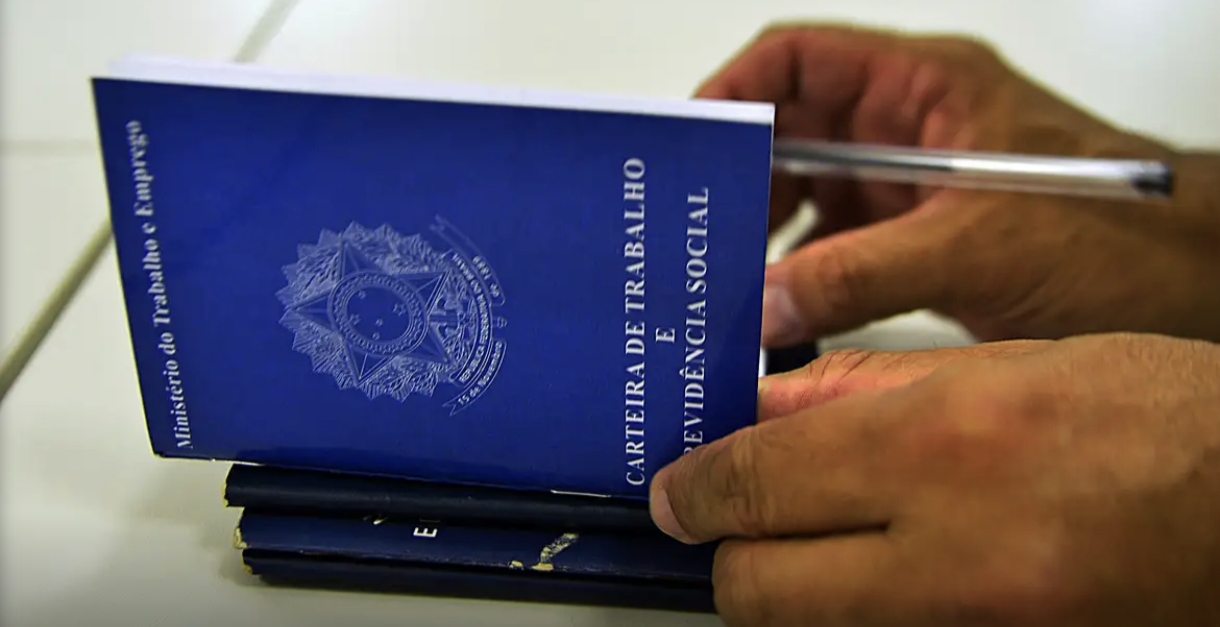 Governo confirma salário mínimo de R$ 1.621 em 2026