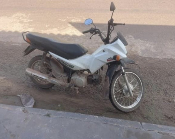 🚨 FURTO NA MADRUGADA TERMINA COM MOTO RECUPERADA PELA POLÍCIA EM ÁREA ISOLADA 🚨