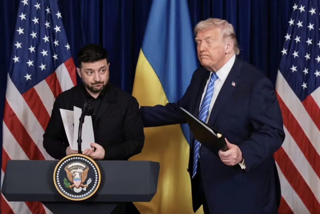 Zelensky diz que Trump ofereceu segurança por 15 anos à Ucrânia, mas afirma querer prazo maior.